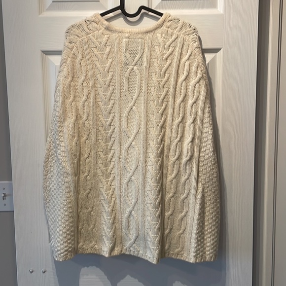 Gorgeous Roots sweater Cape - Picture 4 of 4